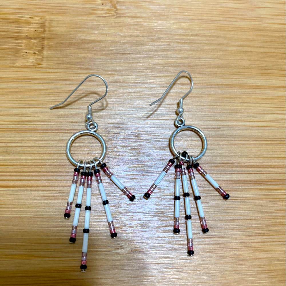 Beaded dangle earrings 🖤